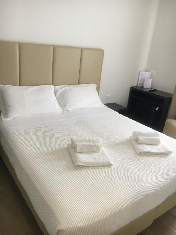 Hotel Saxon Rimini Bagian luar foto