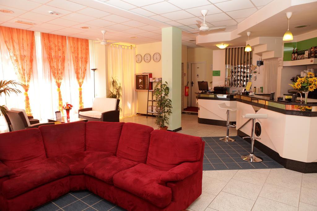 Hotel Saxon Rimini Bagian luar foto