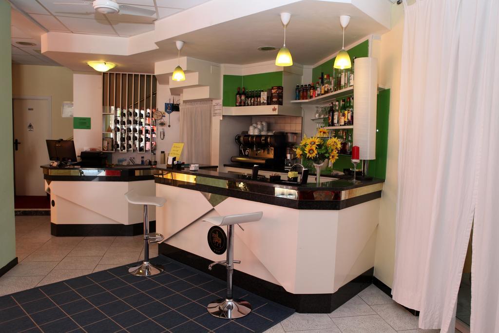 Hotel Saxon Rimini Bagian luar foto