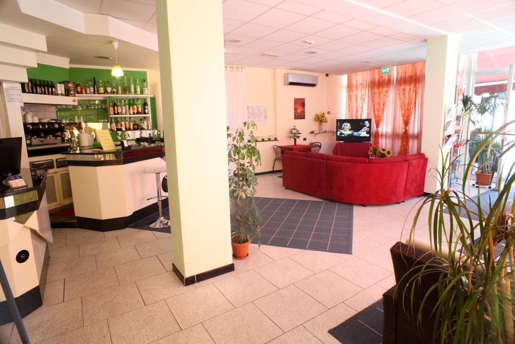 Hotel Saxon Rimini Bagian luar foto