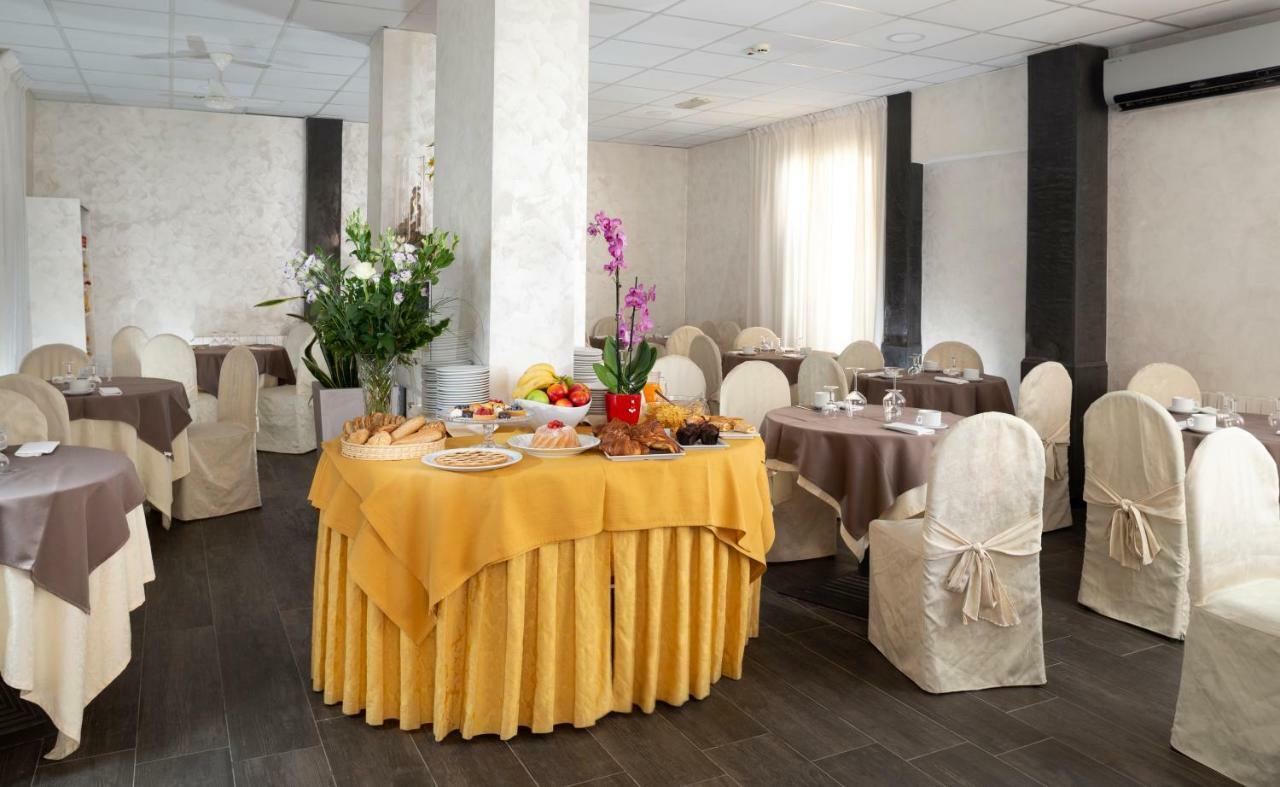 Hotel Saxon Rimini Bagian luar foto